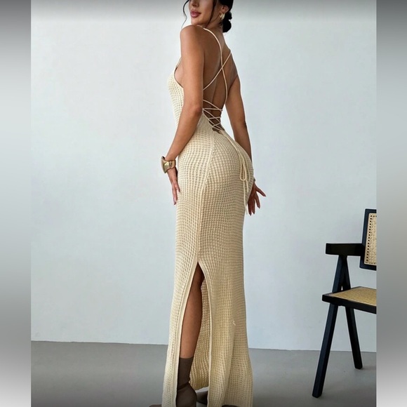 Elegant Cream Knit Backless Dress - Picture 2 of 7